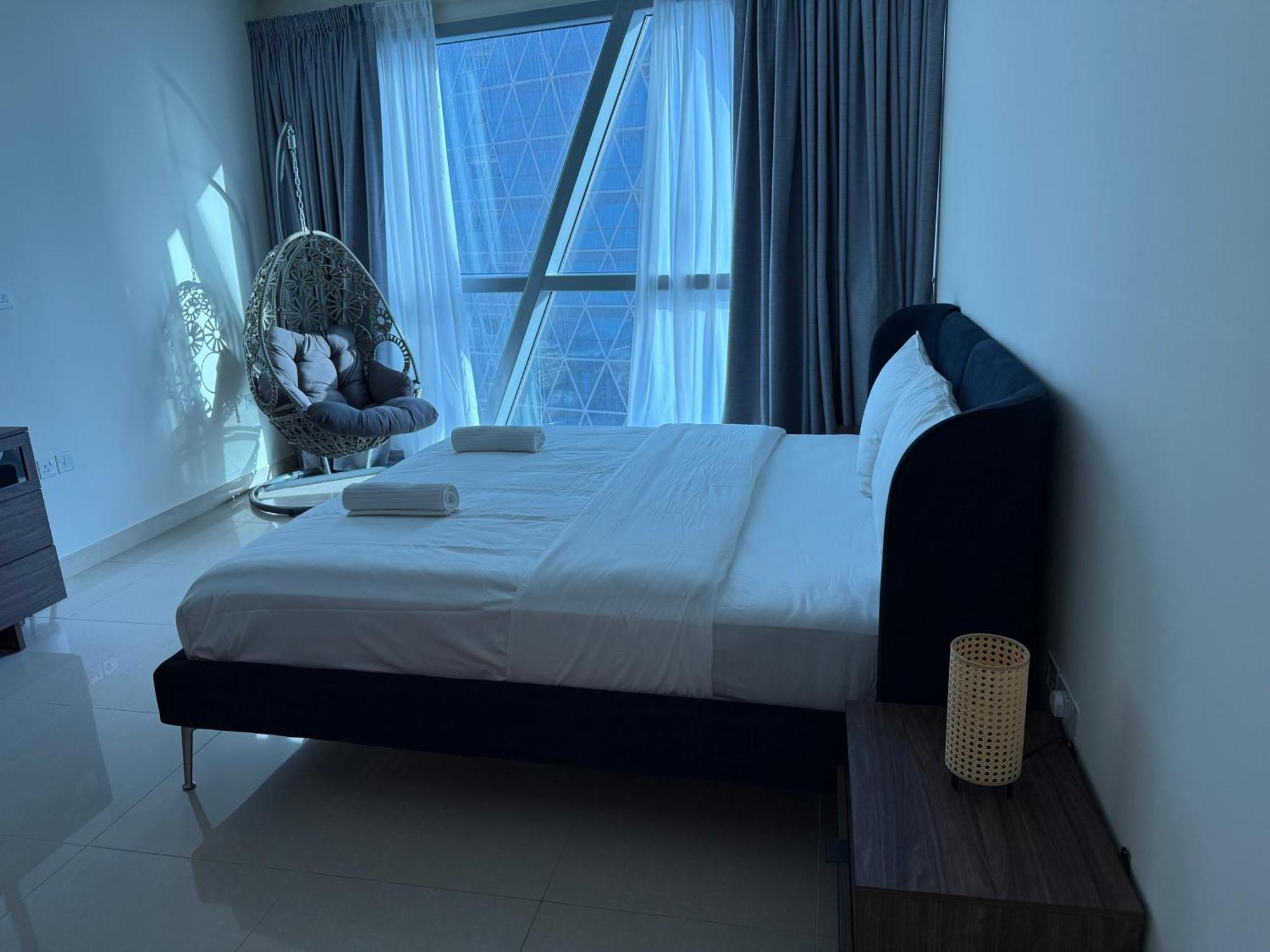 Damac Park Tower, Luxury 2br With Stunning Views Apartment *